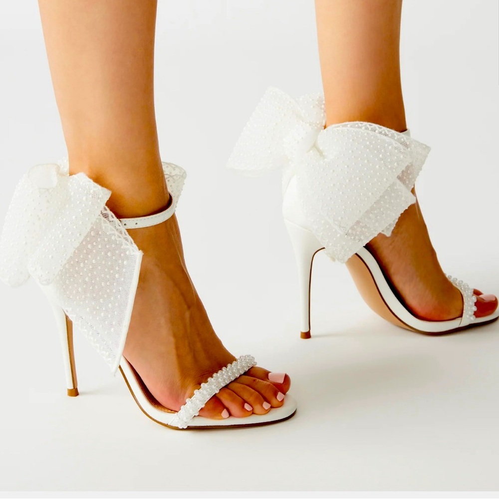 SZ 10 Never worn Steve Madden White Bow and Pearl Heels - Wedding, Bridal.
